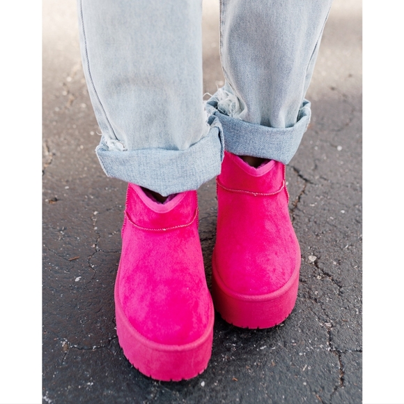 𝙇𝙖𝙨𝙩 5, 6 & 8 🖤𝘾𝙤𝙯𝙮 𝘾𝙝𝙧𝙞𝙨𝙩𝙢𝙖𝙨 𝘽𝙤𝙤𝙩 - Picture 3 of 11